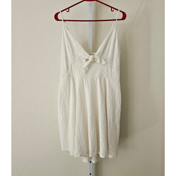 Cleobella Dresses & Skirts - CLEOBELLA Violet Embroidered Spaghetti Strap V-Neck Bow Smocked Mini Dress Sz M